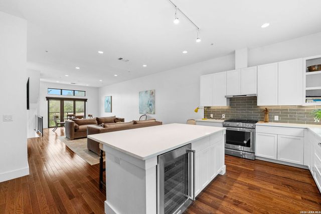 318 W Grayson St Unit 404, San Antonio, TX 78212
