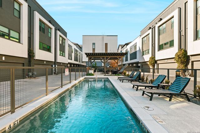 318 W Grayson St Unit 404, San Antonio, TX 78212