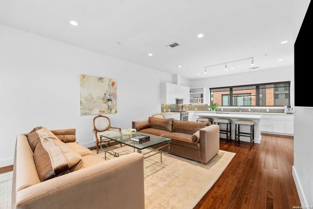 318 W Grayson St Unit 404, San Antonio, TX 78212