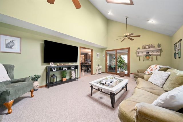11 Leonard St, Carver, MA 02330