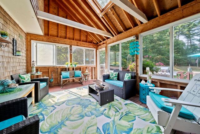 11 Leonard St, Carver, MA 02330