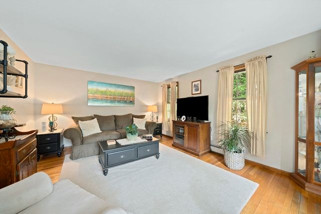 11 Leonard St, Carver, MA 02330
