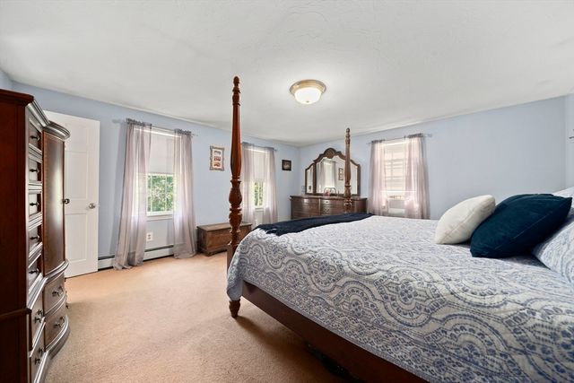 11 Leonard St, Carver, MA 02330