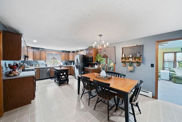 11 Leonard St, Carver, MA 02330