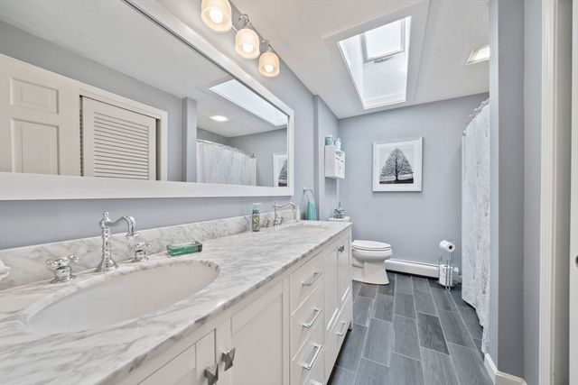 11 Leonard St, Carver, MA 02330