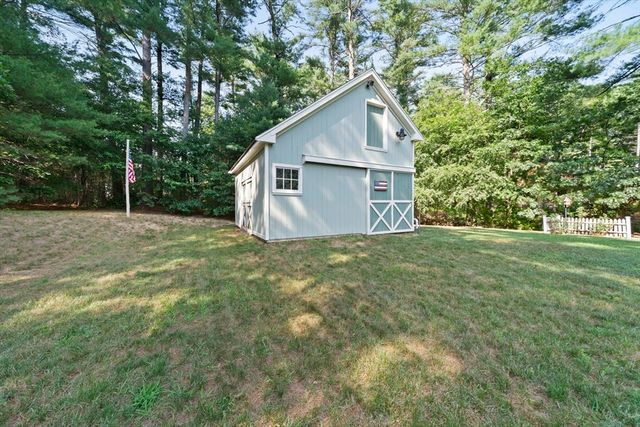 11 Leonard St, Carver, MA 02330