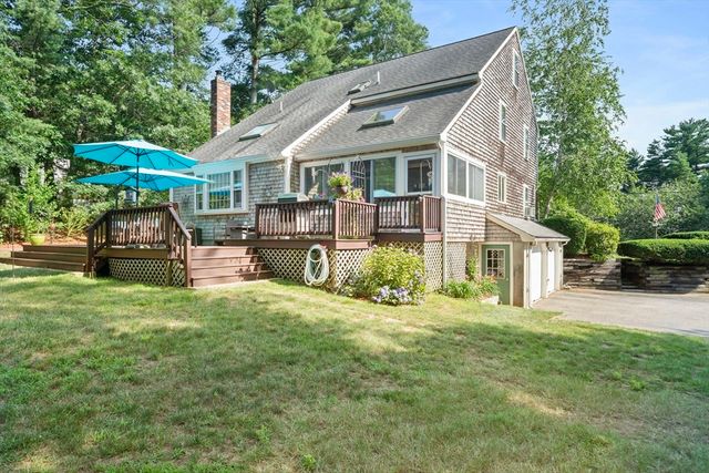11 Leonard St, Carver, MA 02330