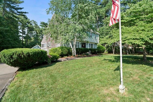 11 Leonard St, Carver, MA 02330