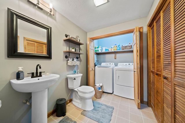 11 Leonard St, Carver, MA 02330