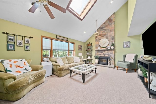 11 Leonard St, Carver, MA 02330