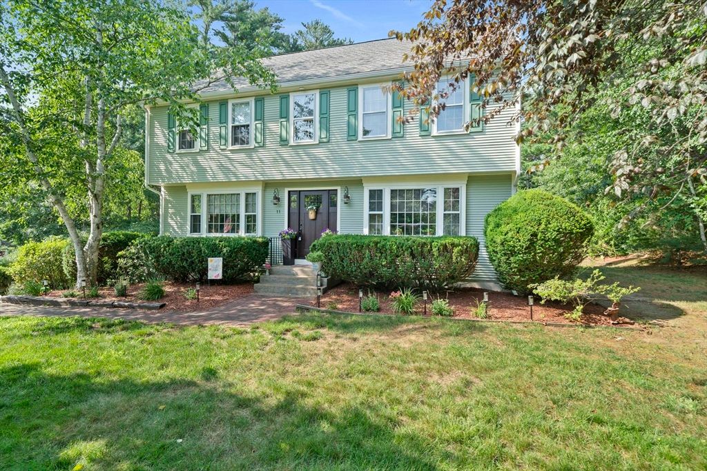 11 Leonard St, Carver, MA 02330