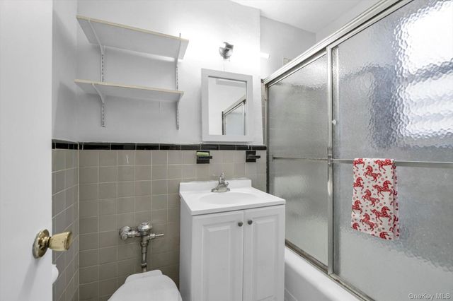 4225 80th Street 3D, Elmhurst, NY 11373