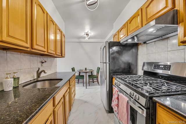 4225 80th Street 3D, Elmhurst, NY 11373