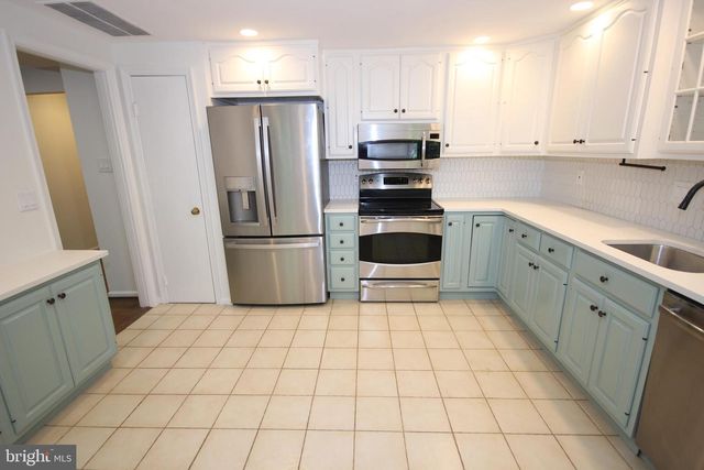 9536 WHETSTONE DR, Montgomery Village, MD 20886