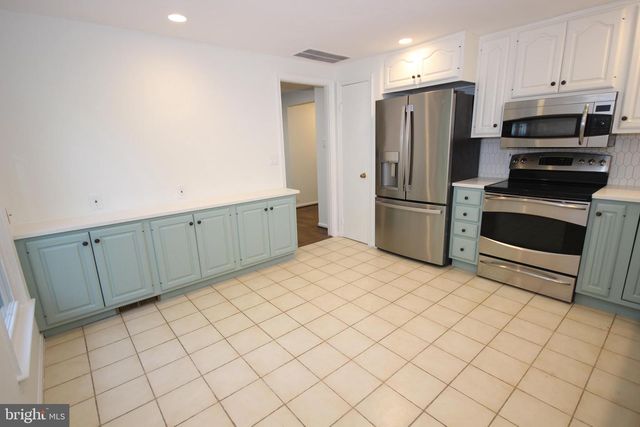 9536 WHETSTONE DR, Montgomery Village, MD 20886