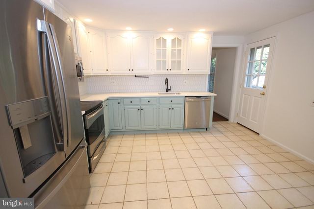 9536 WHETSTONE DR, Montgomery Village, MD 20886