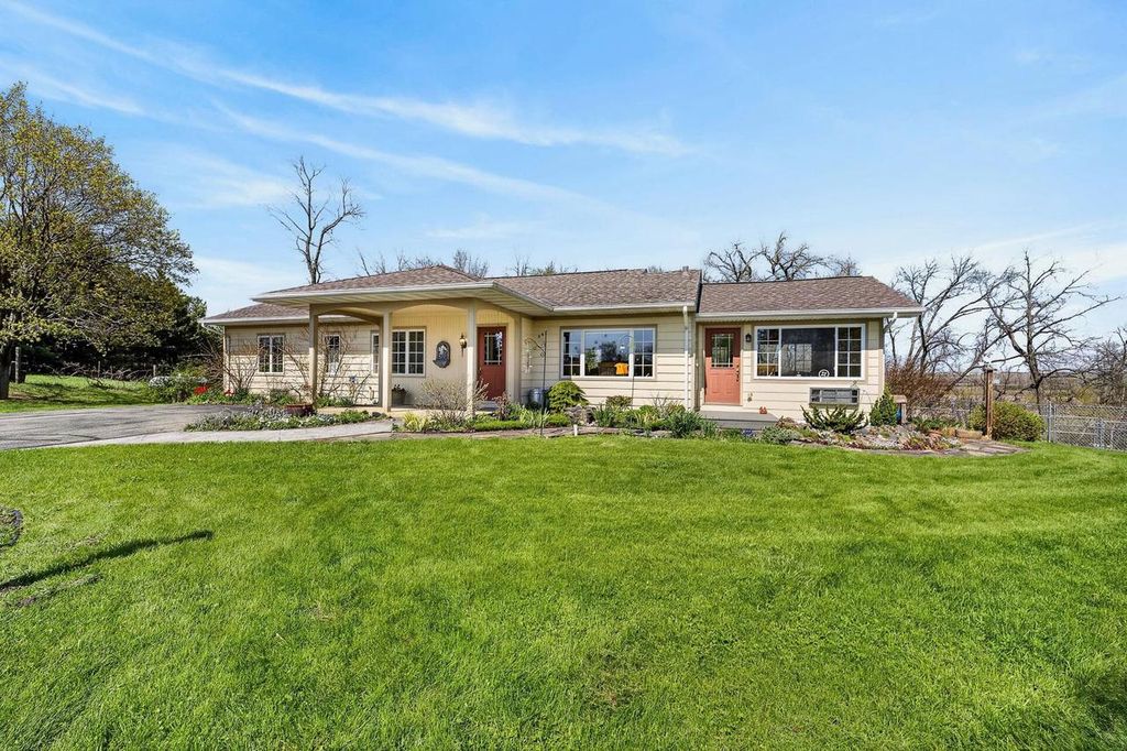 2273 Sugar River Road, Verona, WI 53593