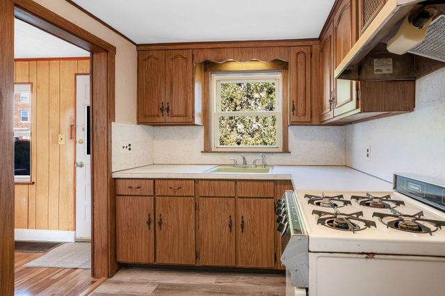 15 Regent Rd, Malden, MA 02148