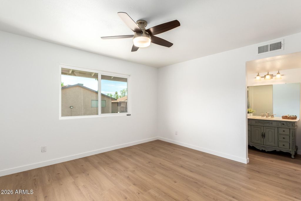 Image 12 of property listing at 1224 N 85TH Place, Scottsdale, AZ 85257