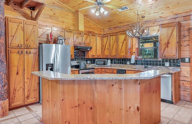 8606 Fm 219, Clifton, TX 76634