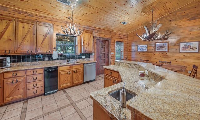 8606 Fm 219, Clifton, TX 76634