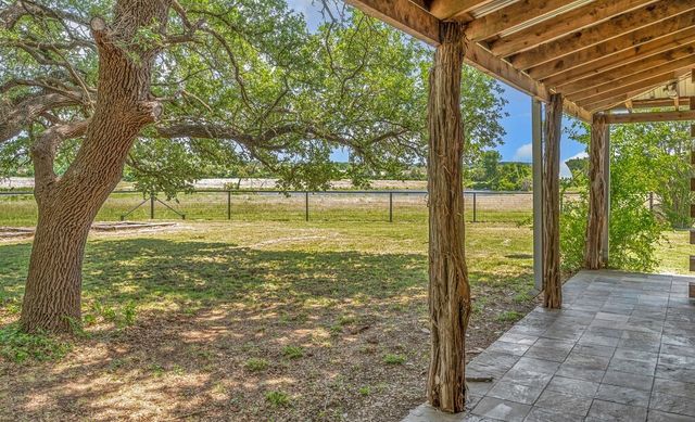 8606 Fm 219, Clifton, TX 76634