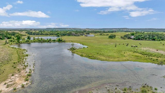 8606 Fm 219, Clifton, TX 76634