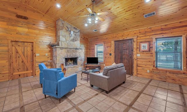 8606 Fm 219, Clifton, TX 76634