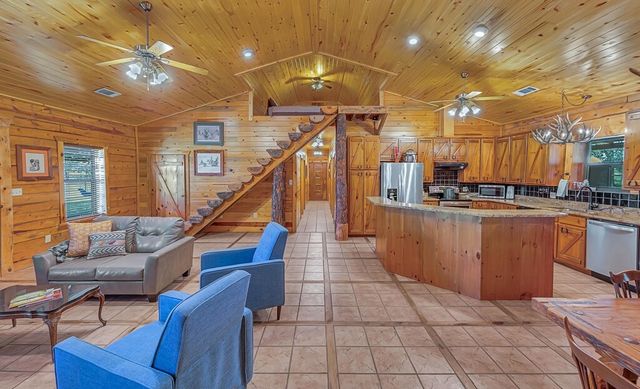 8606 Fm 219, Clifton, TX 76634