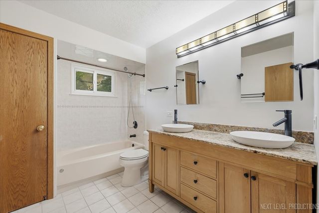 28W041 Elm Drive, West Chicago, IL 60185