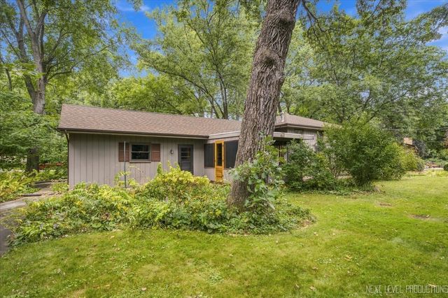 28W041 Elm Drive, West Chicago, IL 60185
