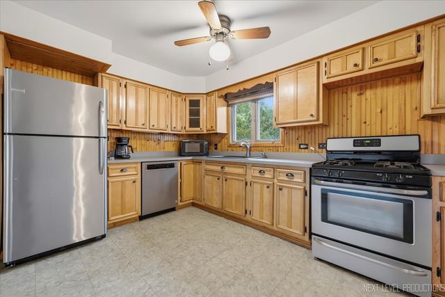28W041 Elm Drive, West Chicago, IL 60185