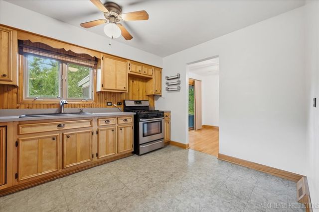 28W041 Elm Drive, West Chicago, IL 60185