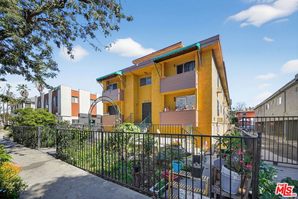 210 S Commonwealth Avenue, Los Angeles, CA 90004 — exterior