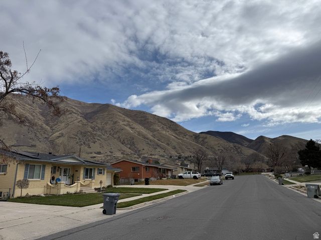 1130 E HILLCREST, Springville, UT 84663