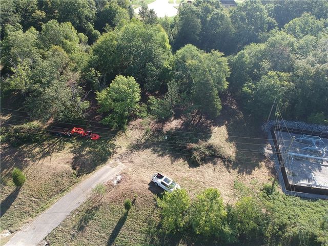 236 N Crossover Road, Fayetteville, AR 72701