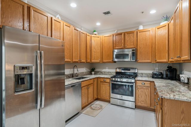 223 Kettles Lane, Medford, NY 11763