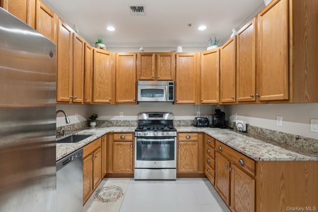 223 Kettles Lane, Medford, NY 11763