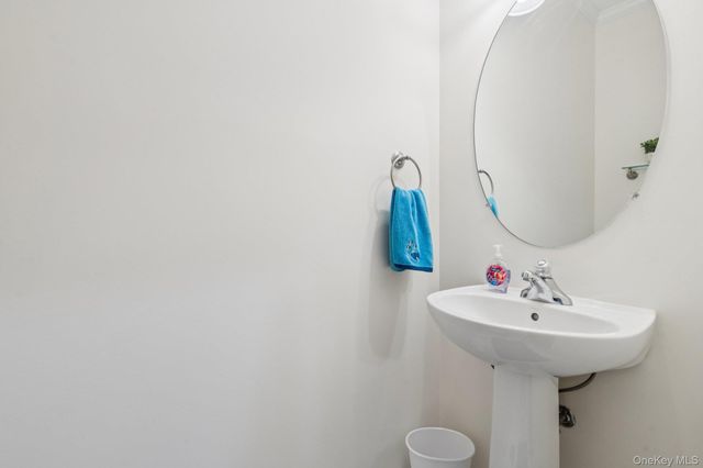 223 Kettles Lane, Medford, NY 11763