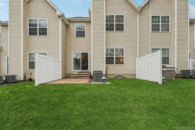 223 Kettles Lane, Medford, NY 11763