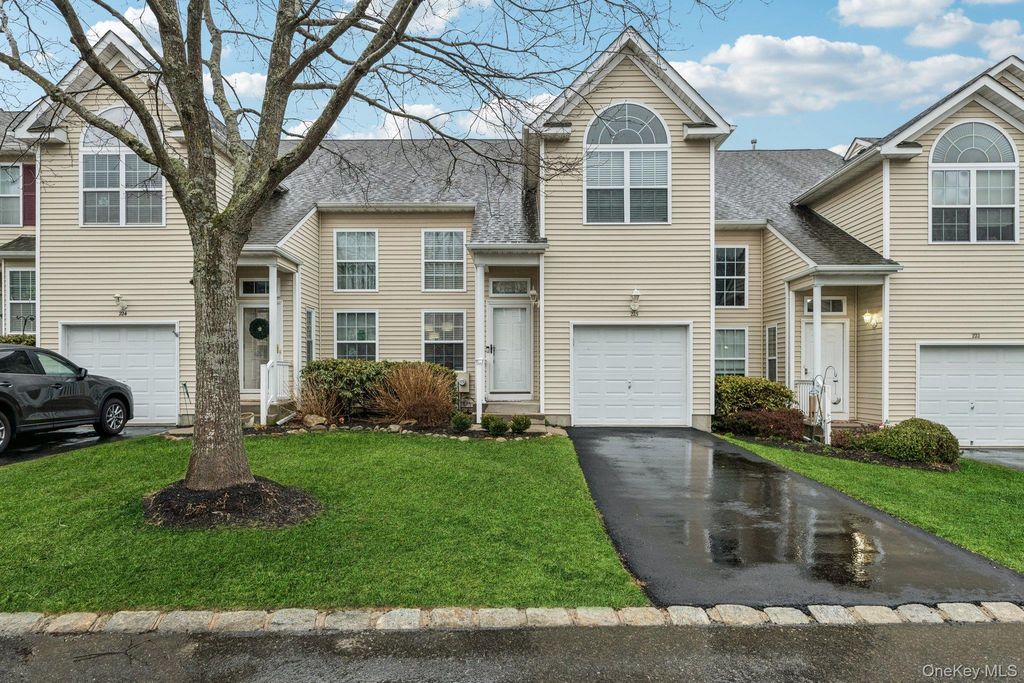 223 Kettles Lane, Medford, NY 11763