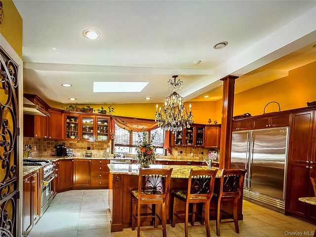 1758 John Street, Merrick, NY 11566