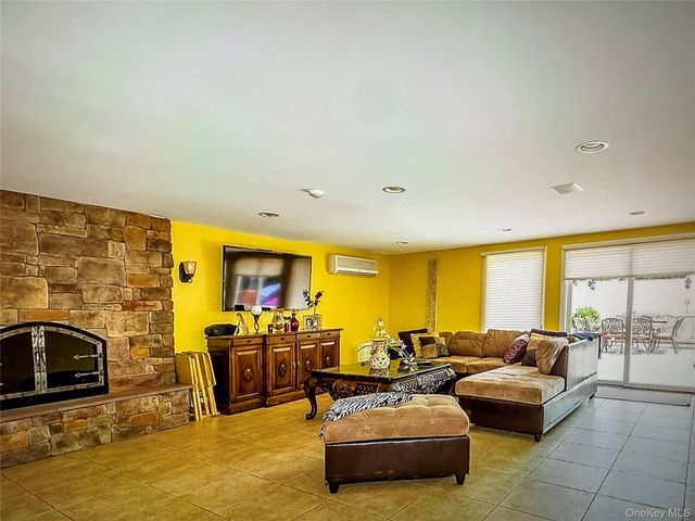 1758 John Street, Merrick, NY 11566