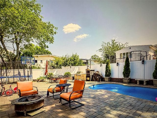 1758 John Street, Merrick, NY 11566
