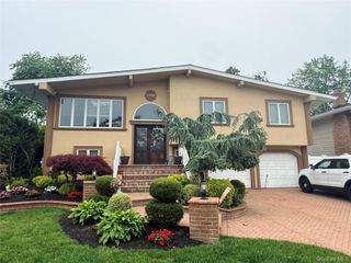 1758 John Street, Merrick, NY 11566