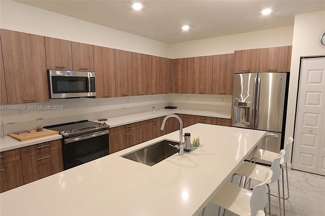 4738 NW 83rd Path, Doral, FL 33166