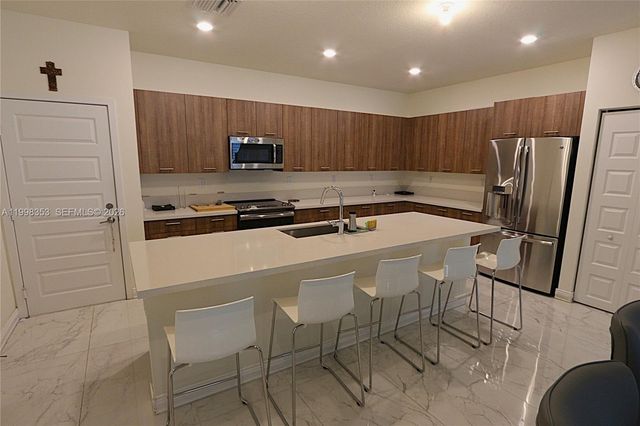 4738 NW 83rd Path, Doral, FL 33166