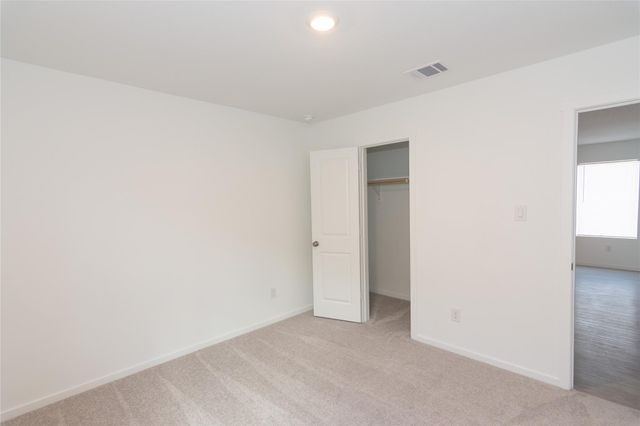 153 Starpacker LN, Jarrell, TX 76537