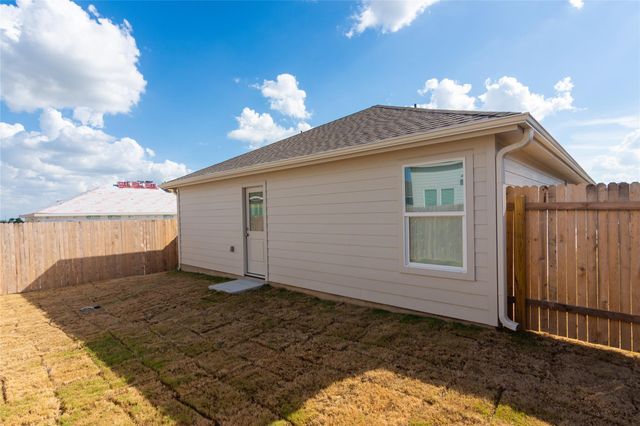 153 Starpacker LN, Jarrell, TX 76537