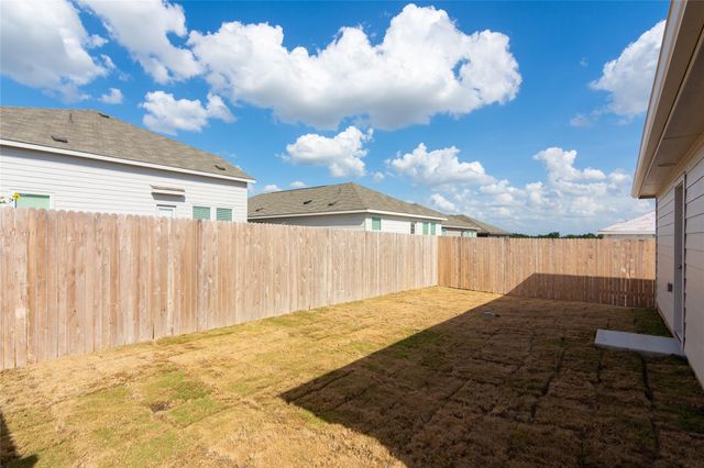 153 Starpacker LN, Jarrell, TX 76537